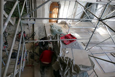 Fertigstellung der Putzerarbeiten in der Stadtpfarrkirche (Foto: Karl-Franz Thiede)